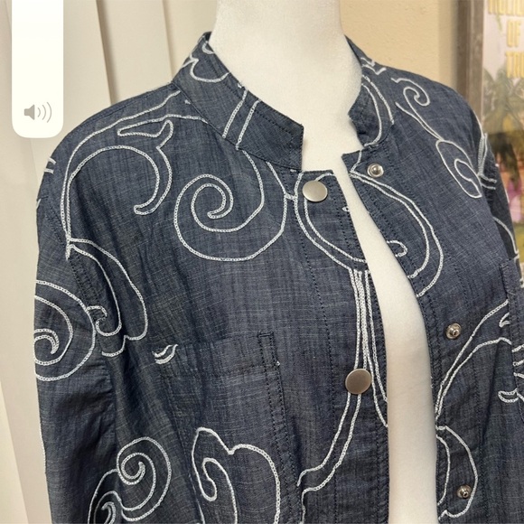 CHICOS LONG SLEEVE BOTTOM SHIRT OR JACKET SIZE 2. - Picture 8 of 16